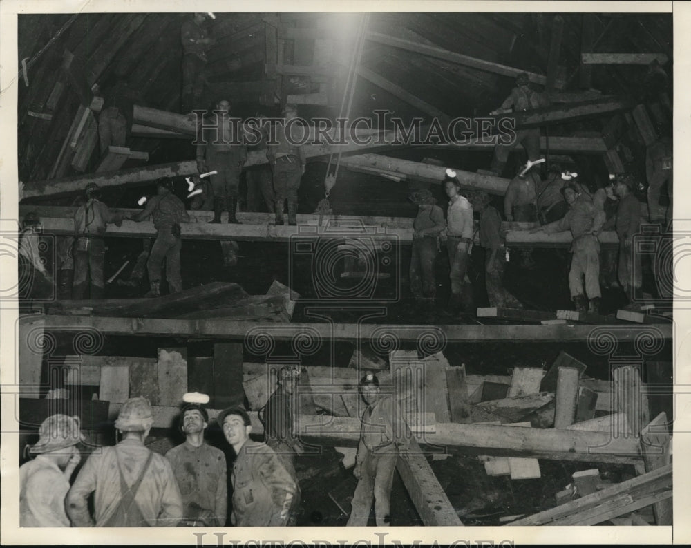 1935 Press Photo Oakland Cali tunnel collapse killed three