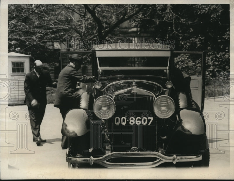Load image into Gallery viewer, 1930 Press Photo Sec of State Stimson's official auto at the White House in DC
