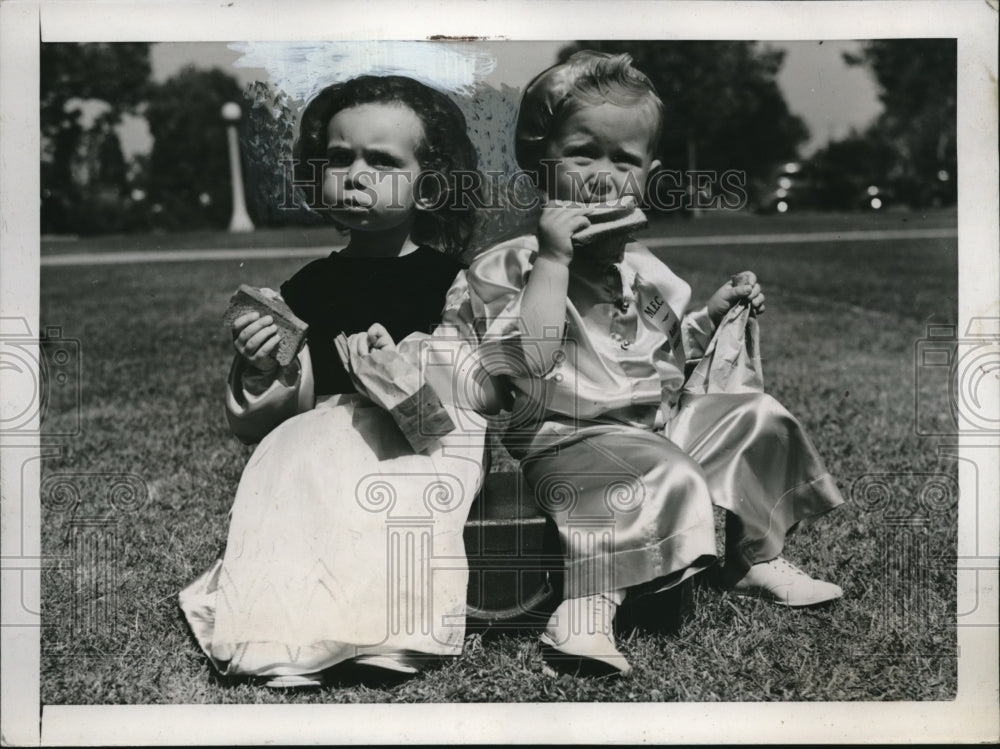 1938 Press Photo LA Calif Carol Ann Saunders & Jerry Jay Mook baby parade