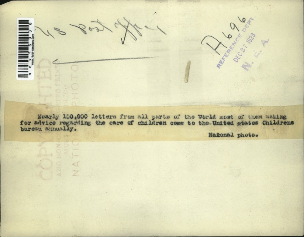 1923 Press Photo US Childrens Bureau & letters on child care