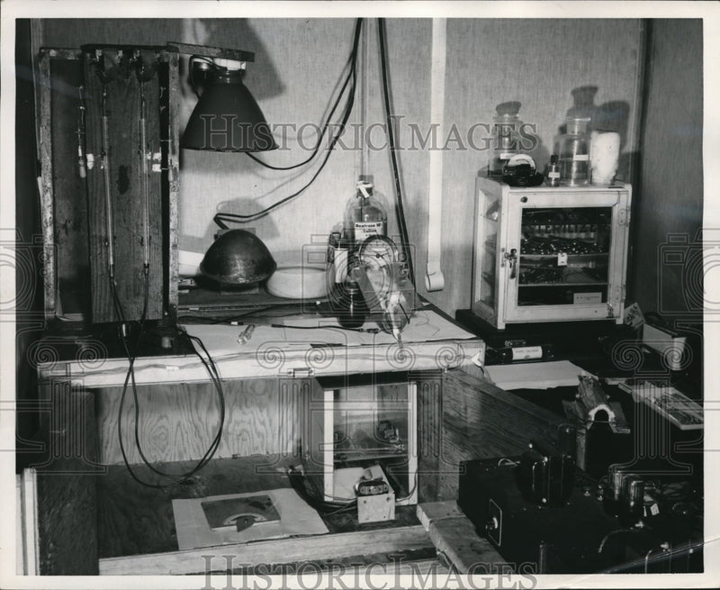 Load image into Gallery viewer, 1951 Press Photo Columbia Mo lab equipment of Dr Harold Coppock at Univ of Mo
