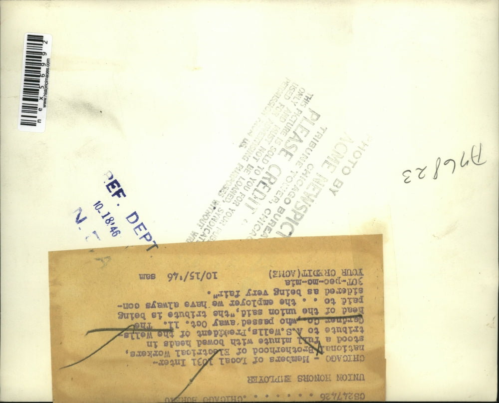 1946 Press Photo Wells-Gardner Company Employees Honor President A.S. Wells