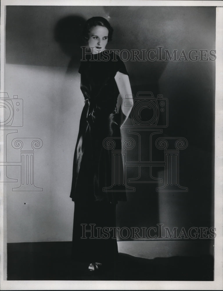 1934 Press Photo Costume courtesy Sales-Fifth Avenue