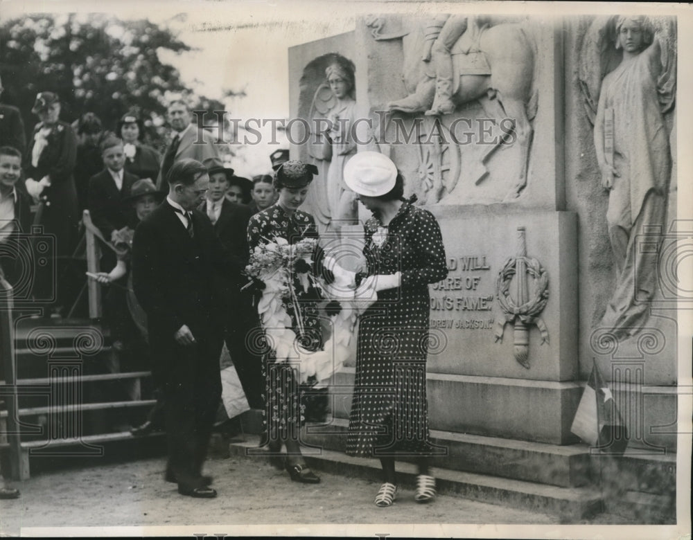 1936 Press Photo Gov Hill McAllister of Tn T Gen Sam Huston grave in Tex