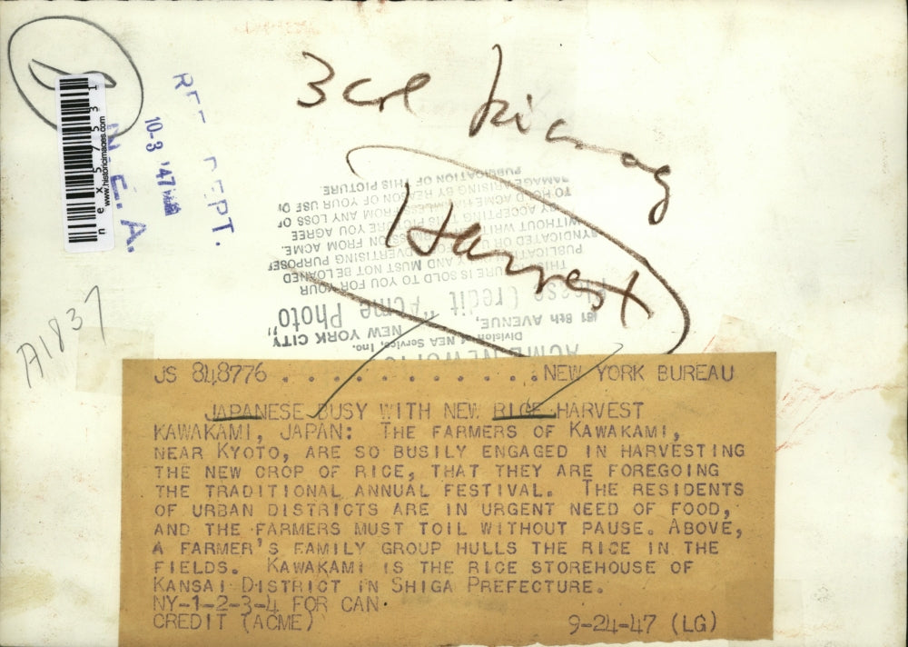 1947 Press Photo Kawakami Japan farmers with their rice harvest