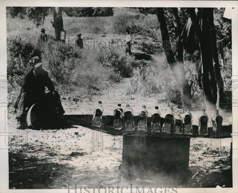 Load image into Gallery viewer, 1939 Press Photo Alcohol Trade Smashed - nex57816
