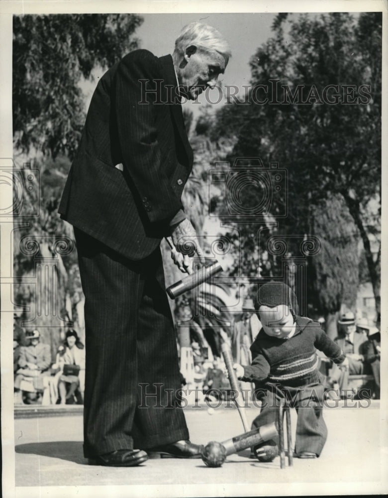 Load image into Gallery viewer, 1939 Press Photo Long Beach Calif James Hoy &amp; Harolyn Krogh at Croquette club
