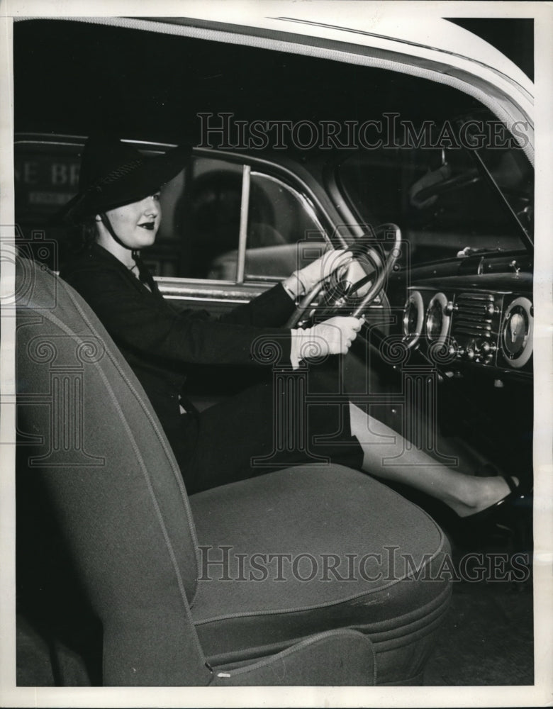 1939 Press Photo Instument panel of a car now made of plastics