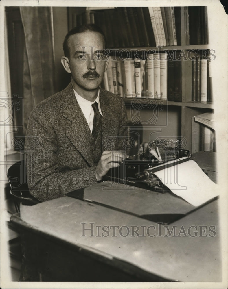 1929 Press Photo Dr Joseph Wood Krutch author & his wife at his work desk