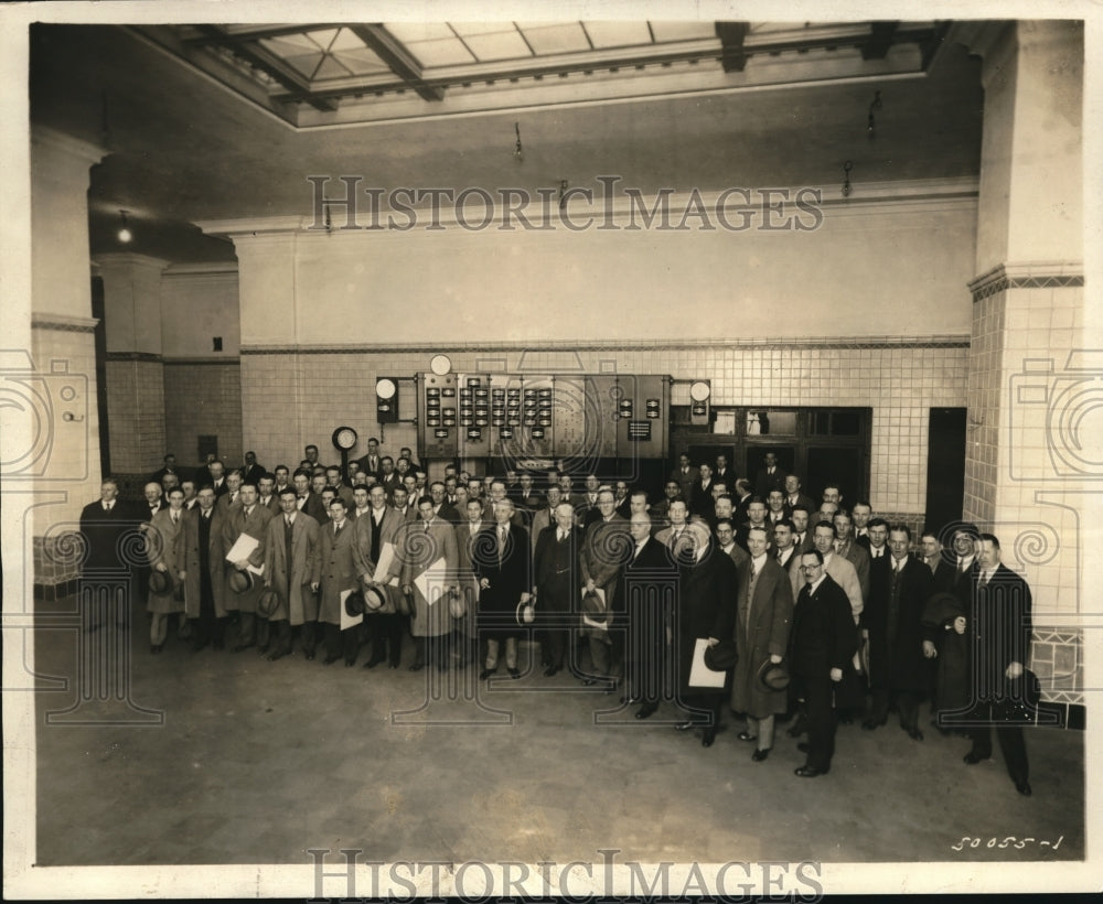 1927 Press Photo Engineer students of Yale at NY Edison Co tour control room