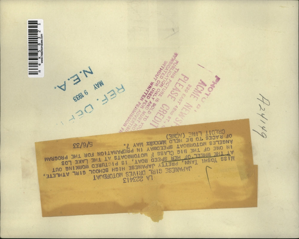 1933 Press Photo Yoshi Tahn at wheel of her speed boat in LA Calif