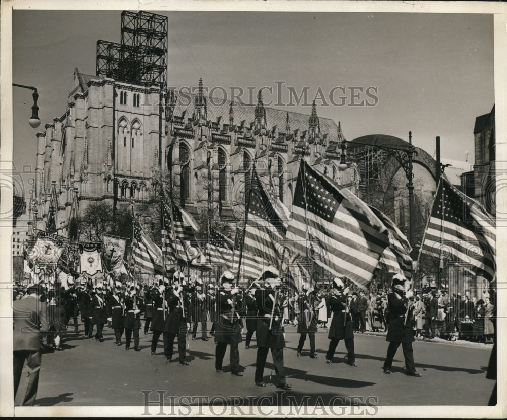 1937 Press Photo Knights Templar on Amsterdam Ave in front of cathedral