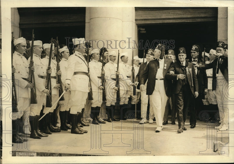 Load image into Gallery viewer, 1923 Press Photo James McCandless, of Shriners, Leo Steuart &amp; Almas Temple
