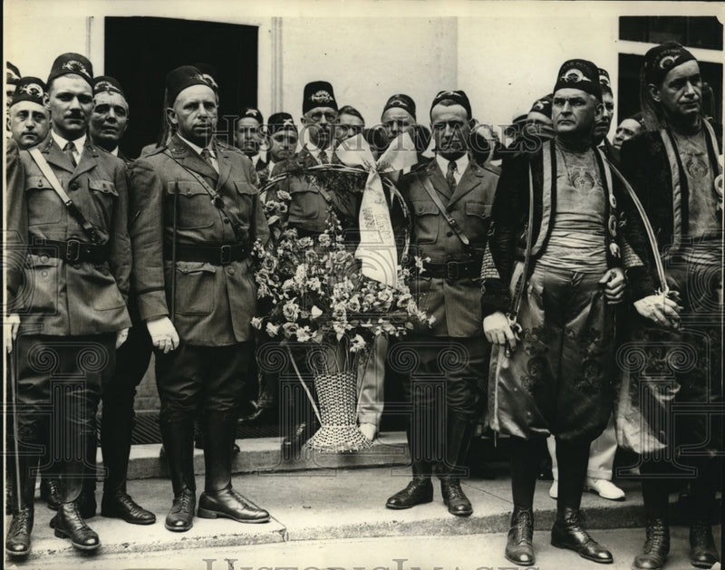 Load image into Gallery viewer, 1923 Press Photo Basket of flowers for Mrs Harding Shriners of Kismet temple
