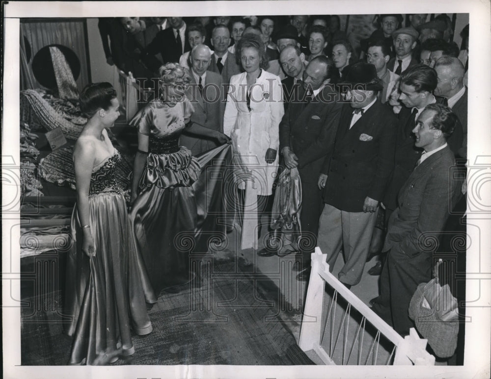 1948 Press Photo Modehaus Wienhoefer Fashion Show Hannover Trade Fair Germany