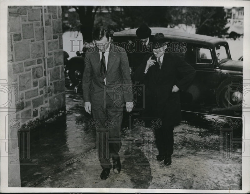 Load image into Gallery viewer, 1936 Press Photo Col Lindbergh and Col Schwartzkopf Arrive at Hunterdon
