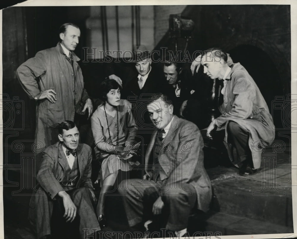 Press Photo Maude T Howell & stagehand at play Studebaker in Chicago - nex58615