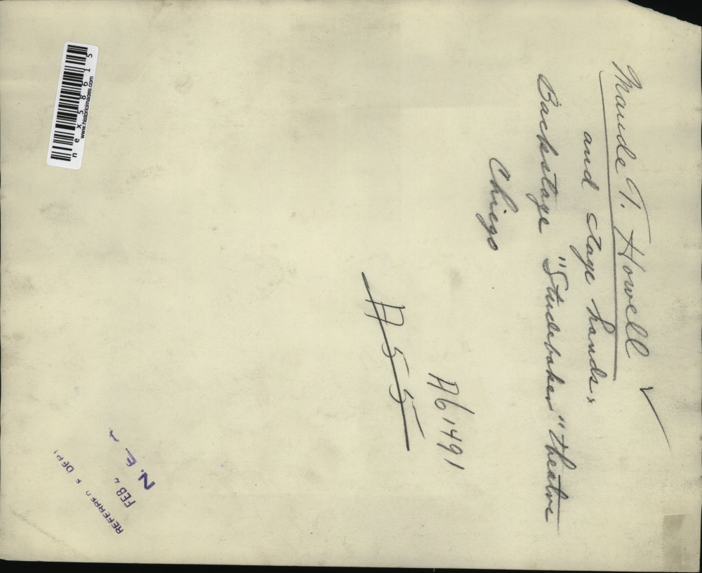 Press Photo Maude T Howell & stagehand at play Studebaker in Chicago - nex58615