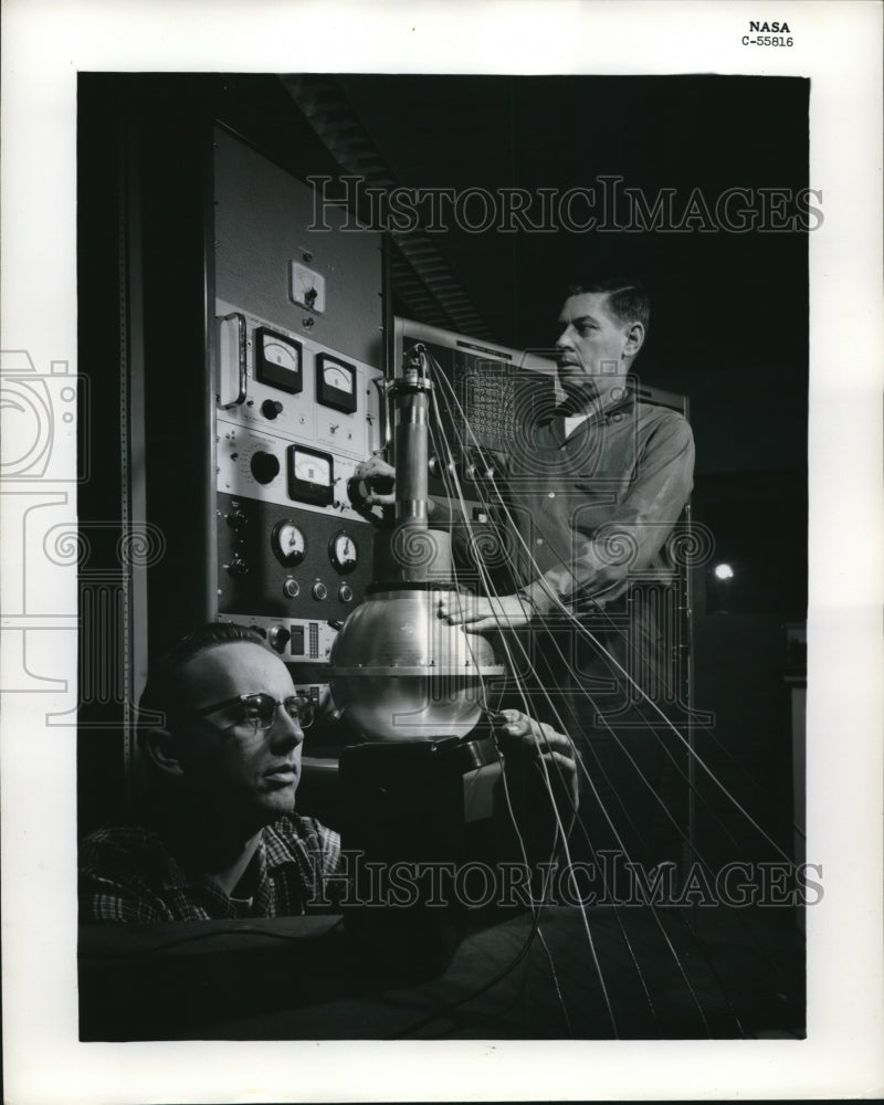 Load image into Gallery viewer, 1961 Press Photo NASA Engineers Use Spherical Radiation Monitoring Machine
