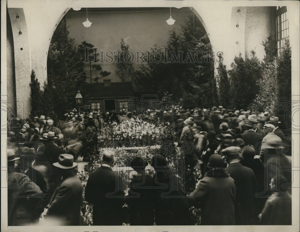 1930 Press Photo The Annual Flower show