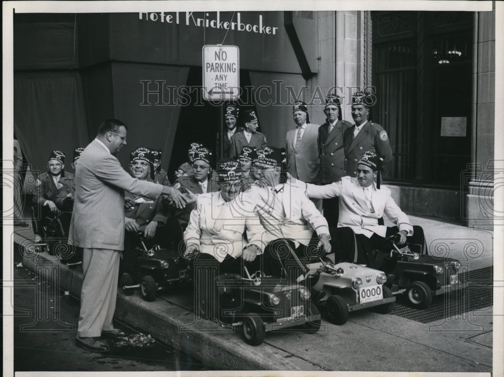 1958 Press Photo Detective Jack Muller(left) Chicago top ticket writer