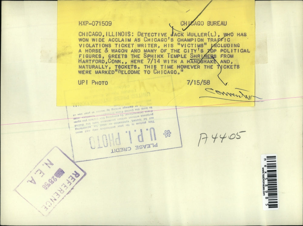 1958 Press Photo Detective Jack Muller(left) Chicago top ticket writer