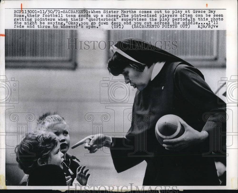 1971 Press Photo Sacramento Calif Sister Martha & kids at Grace Day home