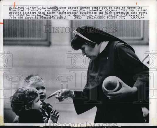 1971 Press Photo Sacramento Calif Sister Martha & kids at Grace Day home