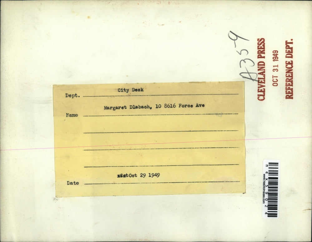 1949 Press Photo Cleveland Ohio Margaret Dlabach & a Halloween mask