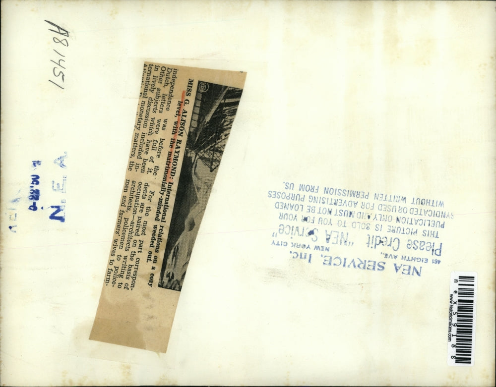 1950 Press Photo G Allison Raymond sorts letters in her office