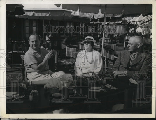 1937 Press Photo Socialites Helen Porter, Julia Casey at Miami Beach Surf Club