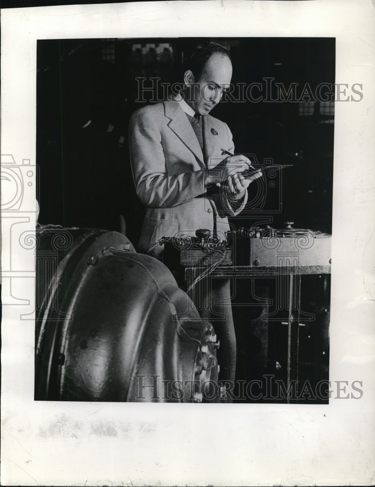 Load image into Gallery viewer, 1944 Press Photo GE plant Feelamsdu Ramakriasnan of India test engineer
