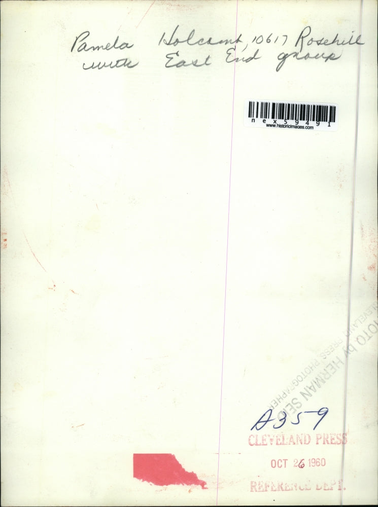 1960 Press Photo Pamela Holcomb with Scarecrow with East End Group