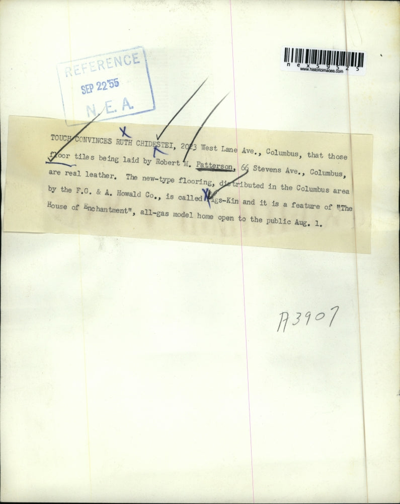 1955 Press Photo New Leather Flooring Shown by Ruth Chidestei and Rob Patterson