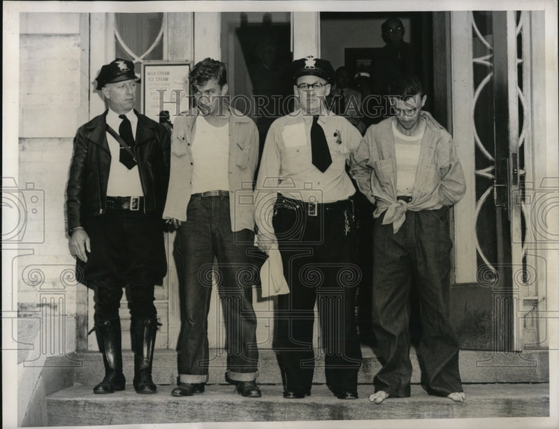 Load image into Gallery viewer, 1952 Press Photo Patrolmen Bert Simpson(L) &amp; Robert Schaeffer with Aaron
