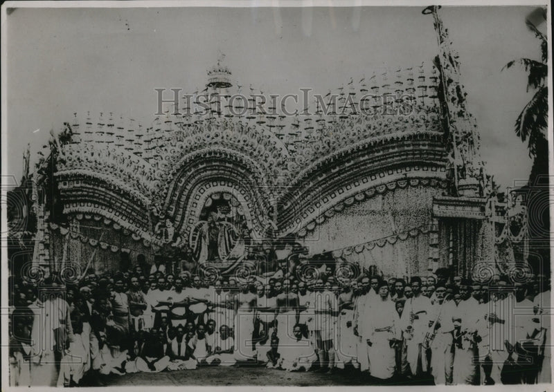 Load image into Gallery viewer, 1937 Press Photo Palanquin of gold &amp; silver for goddess in Kumbakonum India
