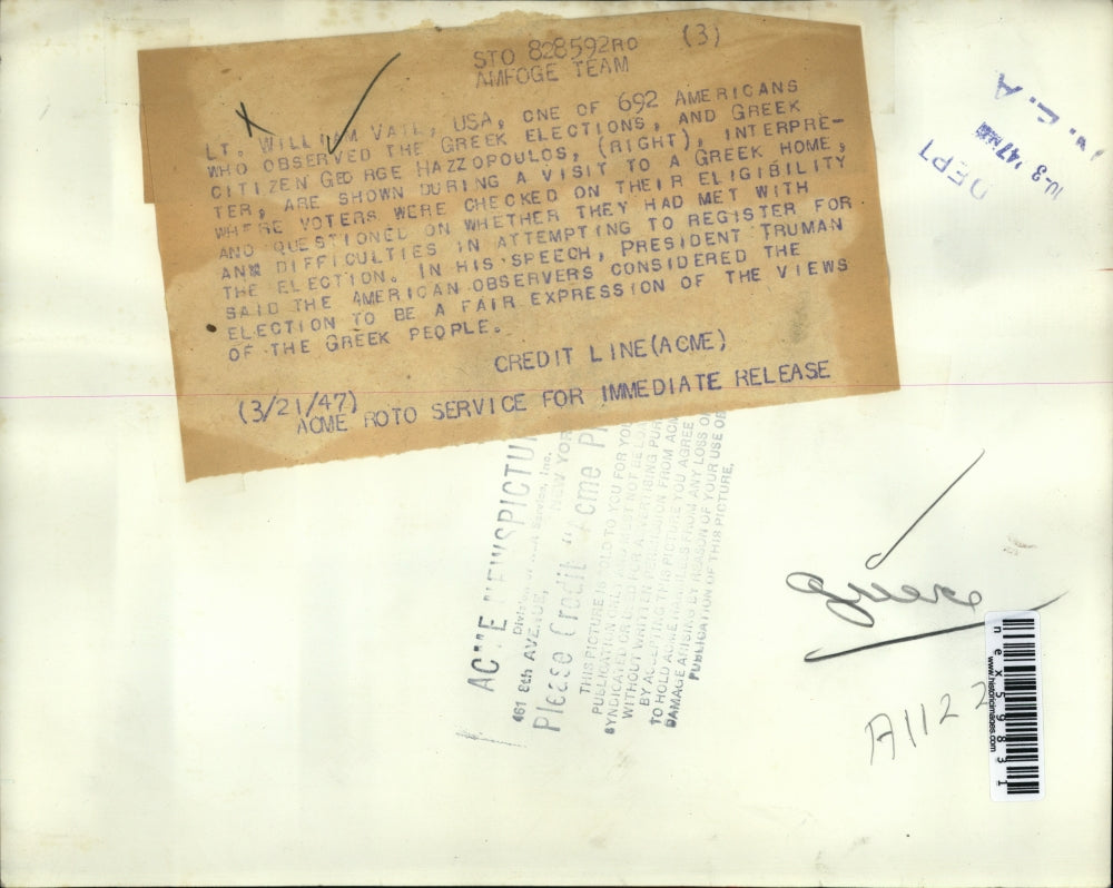 1947 Press Photo Lt William Vale Observing the Greek Election