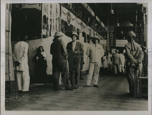 1932 Press Photo Picketing in Bombay - nex59841