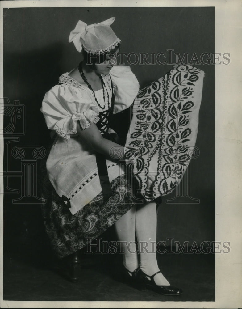 1929 Press Photo Czech Woman in Traditional Costume / Dress
