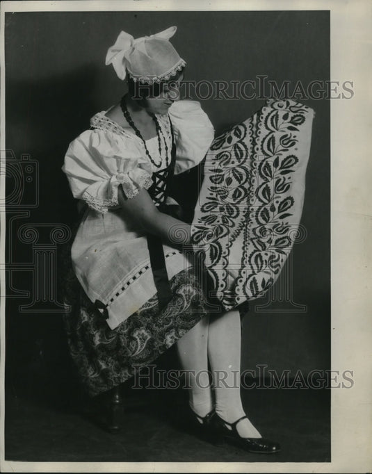 1929 Press Photo Czech Woman in Traditional Costume / Dress