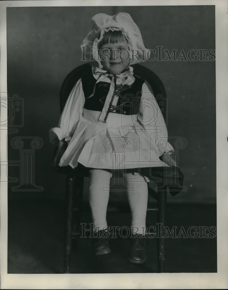 Press Photo Young Slovenian Girl in Traditional Costume / Dress