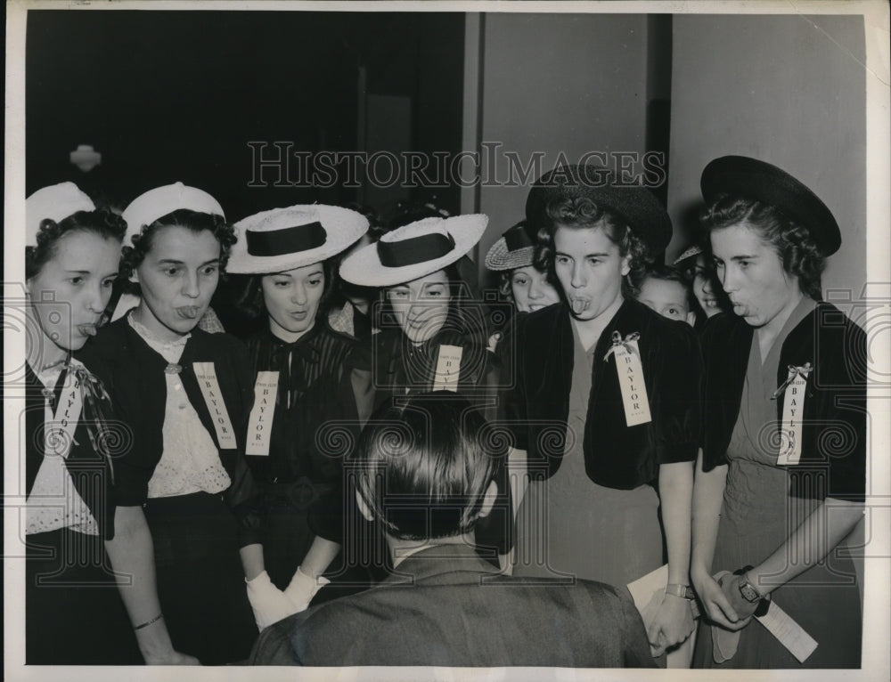 1940 Press Photo Twins convene in Texas along with scientists to gather data