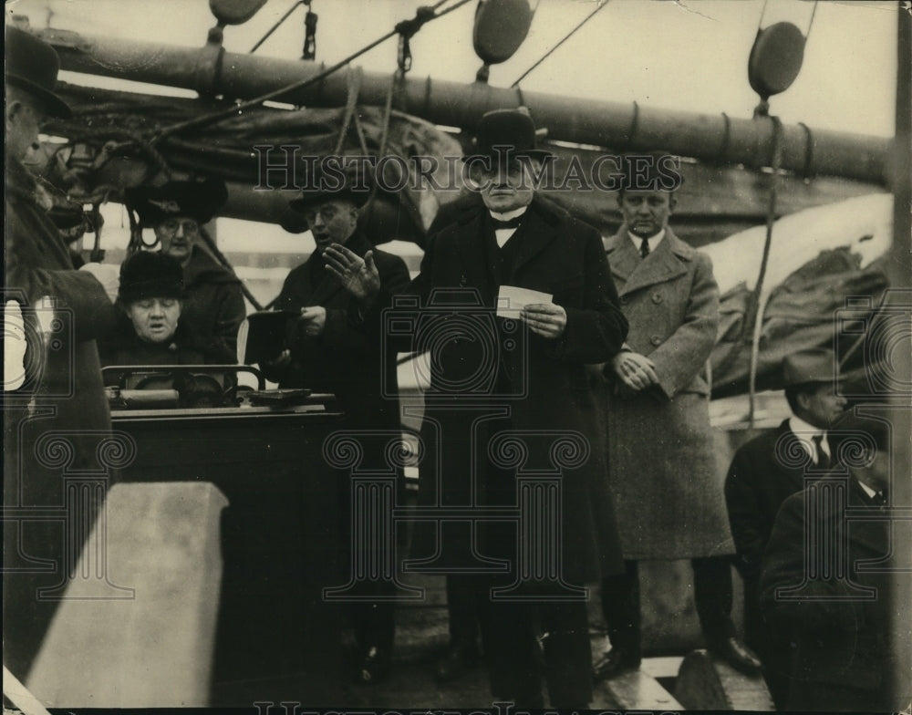 1922 Press Photo on deck of schooner Gaspe (C) Rev Charles Thurber Bethel New