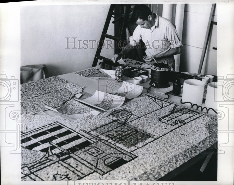 Load image into Gallery viewer, 1955 Press Photo Young picked out glass pieces called "Tessera" - nex60270
