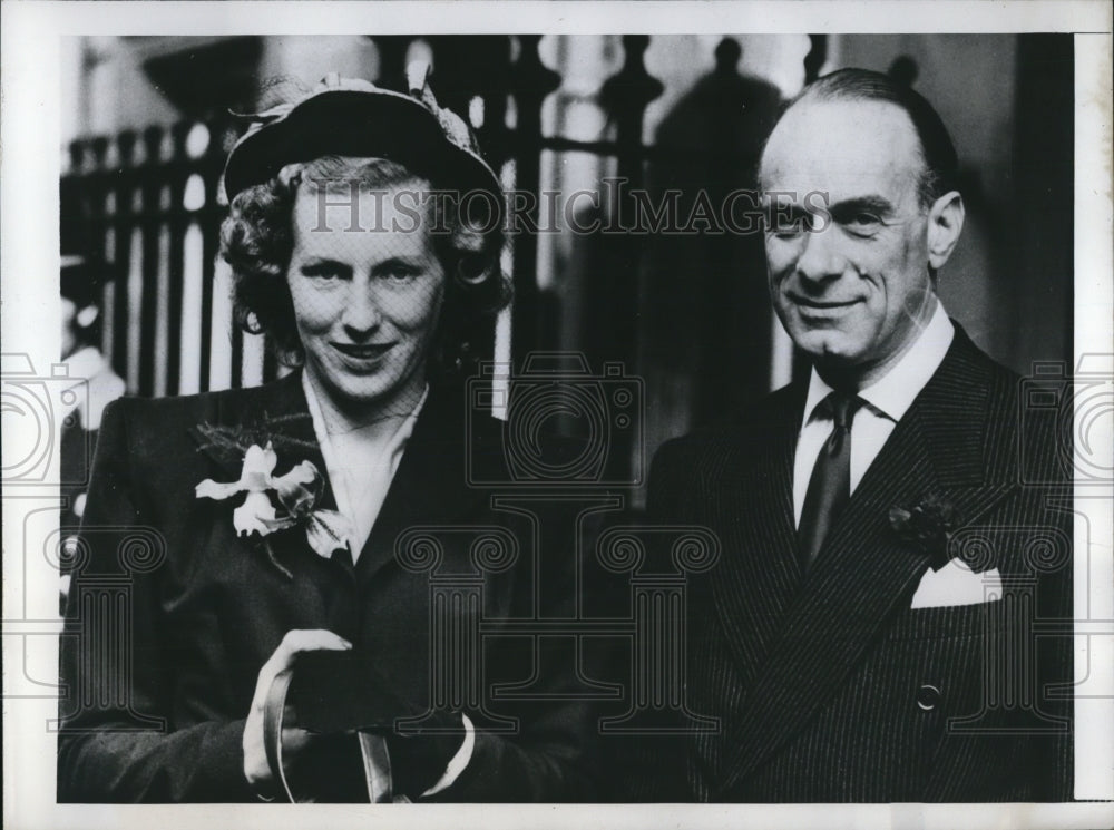 1946 Press Photo Vic Oliver, American Comedian & his bride Natalie Conder