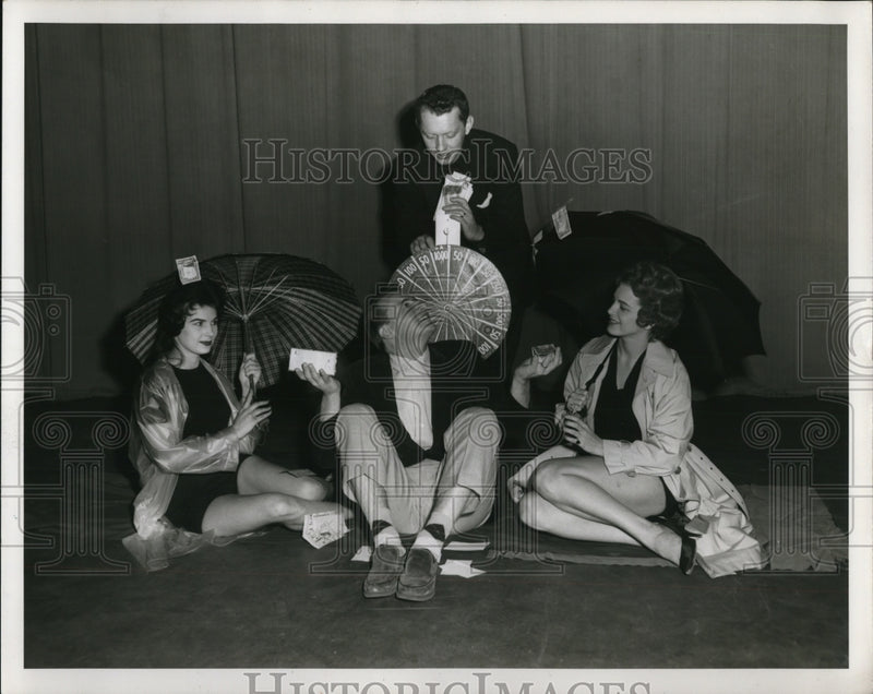 Load image into Gallery viewer, 1959 Press Photo Maria Pitro, Pat Fitzgeraldn, Pat Mays, Jerry Healey
