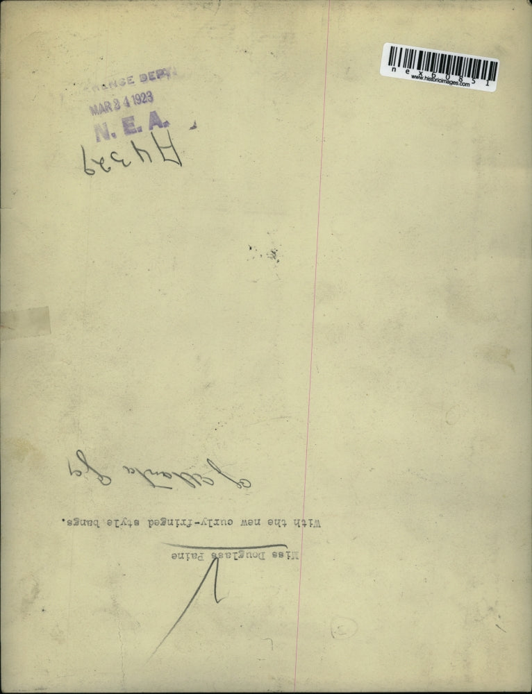 Load image into Gallery viewer, 1923 Press Photo Miss Douglass Paine new style fringe bangs
