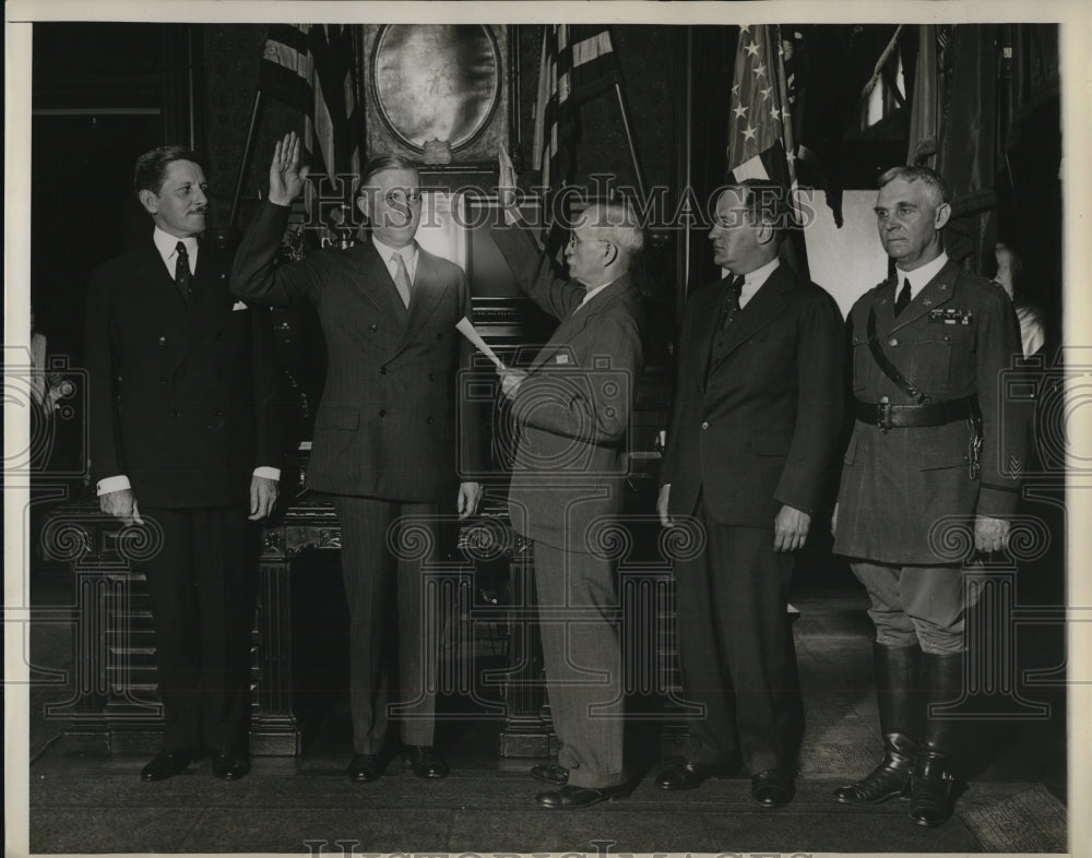 1930 Press Photo The New Asst. War Secretary takes oath of office