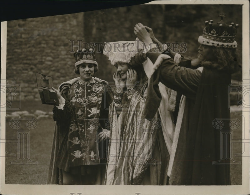 Load image into Gallery viewer, 1929 Press Photo Hanlech Castle Historical Pageant

