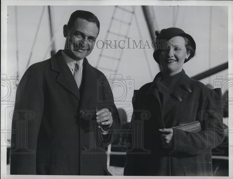 Load image into Gallery viewer, 1934 Press Photo George R McCord &amp; bride Josephine O'Reardon
